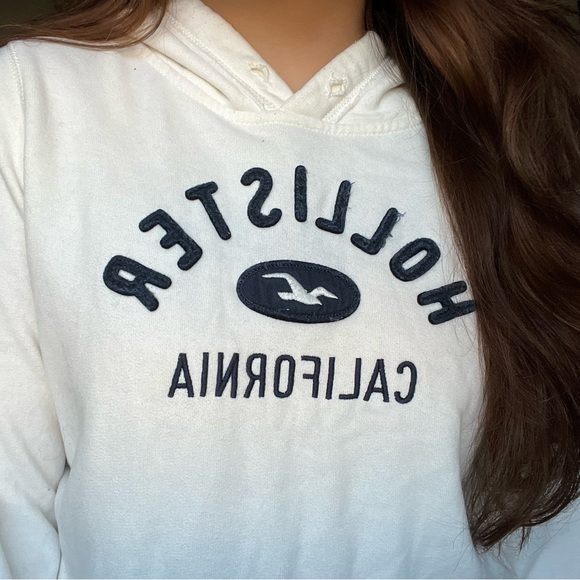 Oversized White Hollister Hoodie - Picture 4 of 6